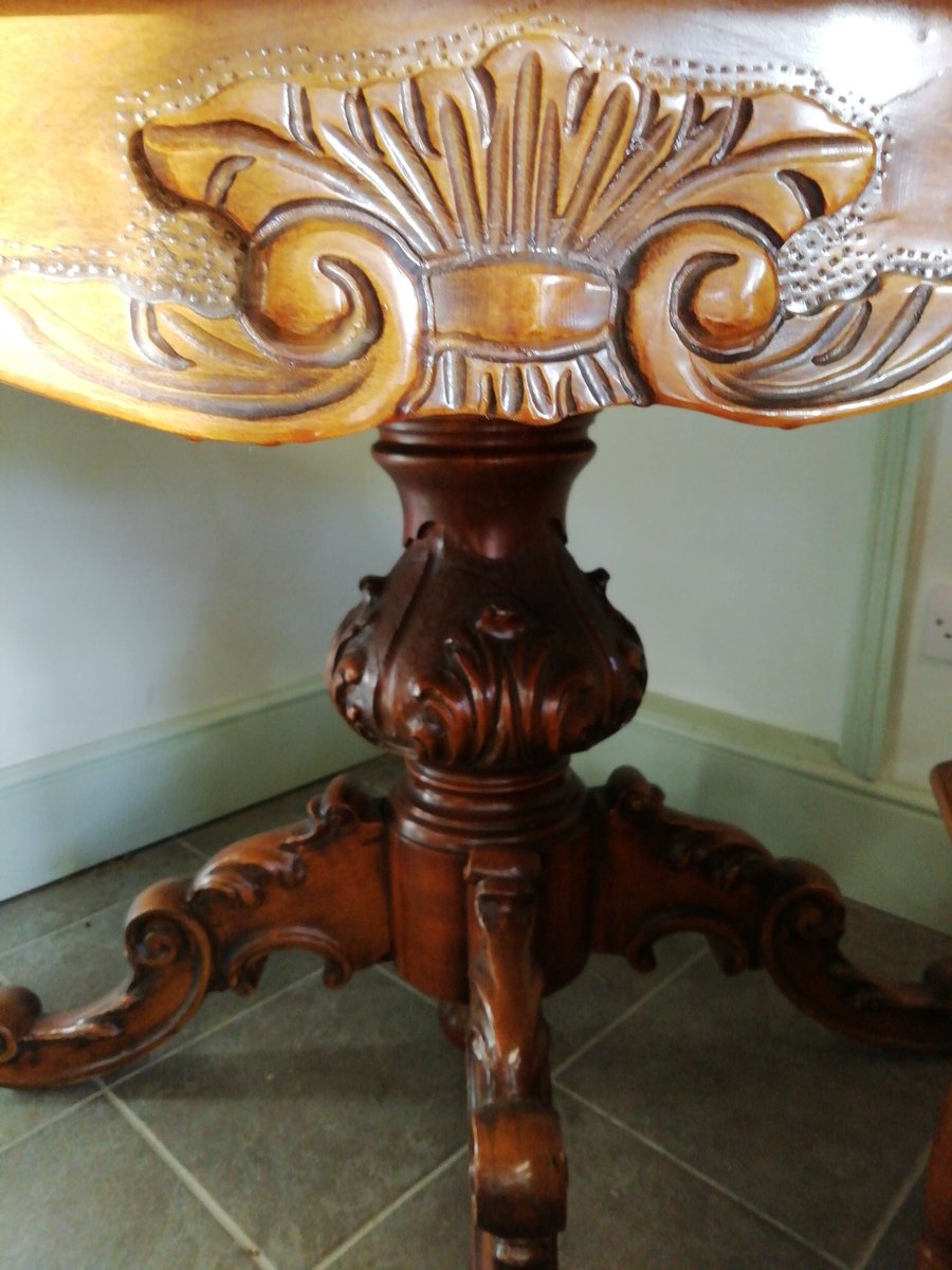 ReStoreAt24's tweet image. Detail of round breakfast #table,#foyertable #netherheyfordfurnitureresuc, #nortantshour, some of the selection @ReSTore this month