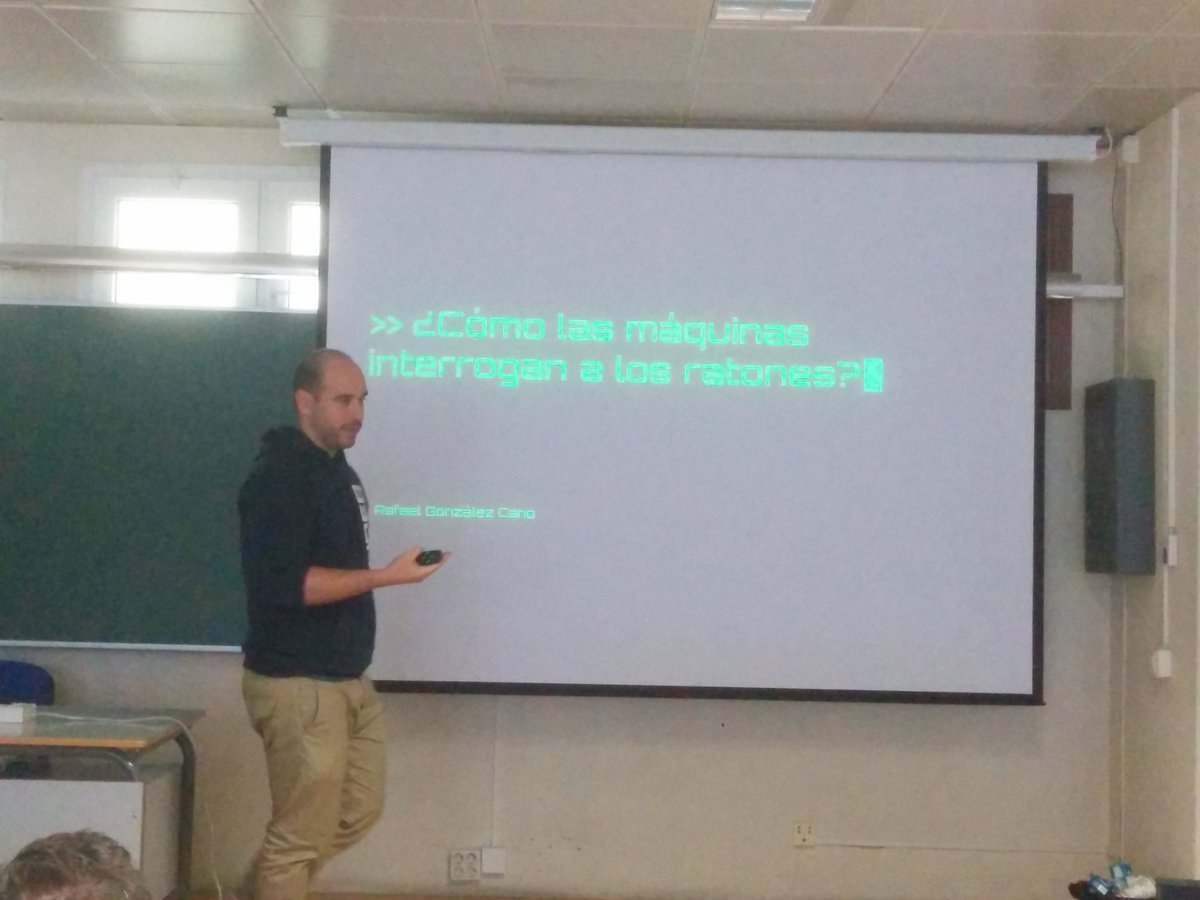 python_granada's tweet photo. Continuamos con Rafael González Cano, ¿Cómo las máquinas interrogan a los ratones? #PyDayGRX2019 @CanalUGR @fcienciasugr @python_es @EdataMous https://t.co/mzemcpOFkh