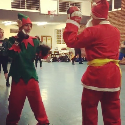 KDA_Tweets's tweet photo. #ELF vs #SANTA... F I G H T !
😂 Let’s train, last class of the year today, 2pm-4pm at #davidlloyds #sidcup #kickboxing #martialarts #boxing #mma #training #lol https://t.co/di62dGK7eB https://t.co/dF4qk0Wjd0