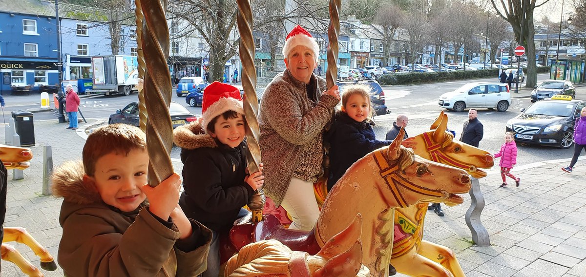 FalmouthTownUK's tweet photo. The Falmouth Christmas is underway and the town looks amazing. Don't miss out.. @BBCCornwall @RichardGatesTM https://t.co/vPPipfnb8U