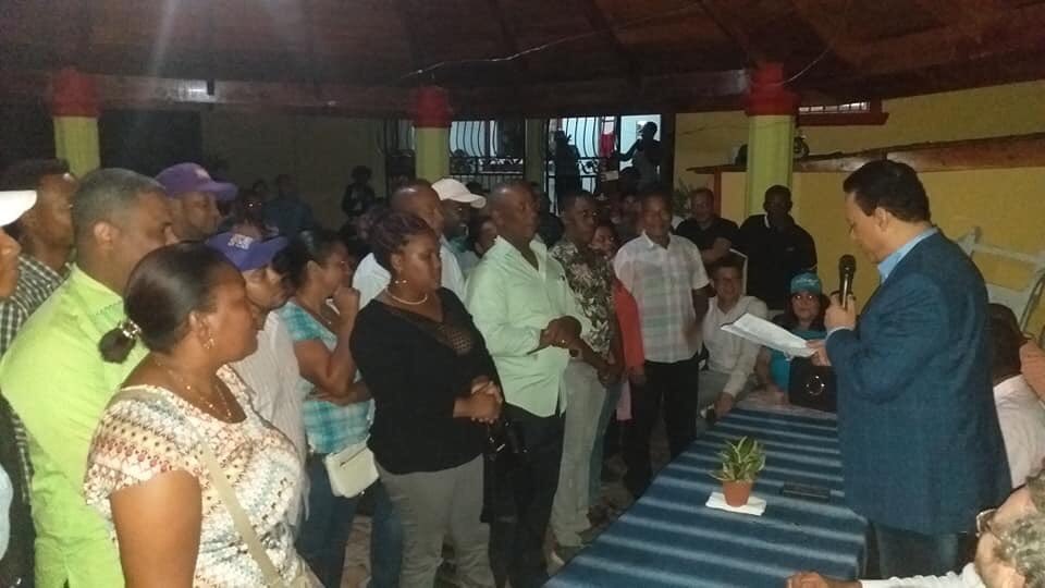 coral2288's tweet photo. En el Distrito Municipal de Arroyo Barril quedó juramentado el comité Distrital de campaña con la presencia de #OmarCaamaño @guarocuyafelix Candidato Alcalde  ( Rafa ) Diputado @miguelangeljazmin y Pre-candidatos del PLD. @Carlostomas01 https://t.co/VTZRyAzmcp
