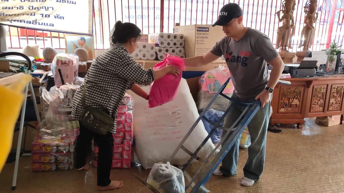 zenglen's tweet image. #PledgeForHumanity We went to an orphanage to donate supplies and help out. #YangGang live the values of #HumanityFirst