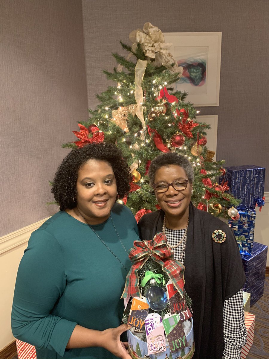 candyhayes's tweet photo. I can’t ‘Thank You’ enough for your support of the Gift Card Tree for The Up Center Teens. My heart is overjoyed at the ❤️ for our youth. 
Each branch had a Gift Card attached, so many will be Blessed . 
Thank you Angela for allowing us to be a Blessing❤️
#UpCenter https://t.co/itccTT6DLR