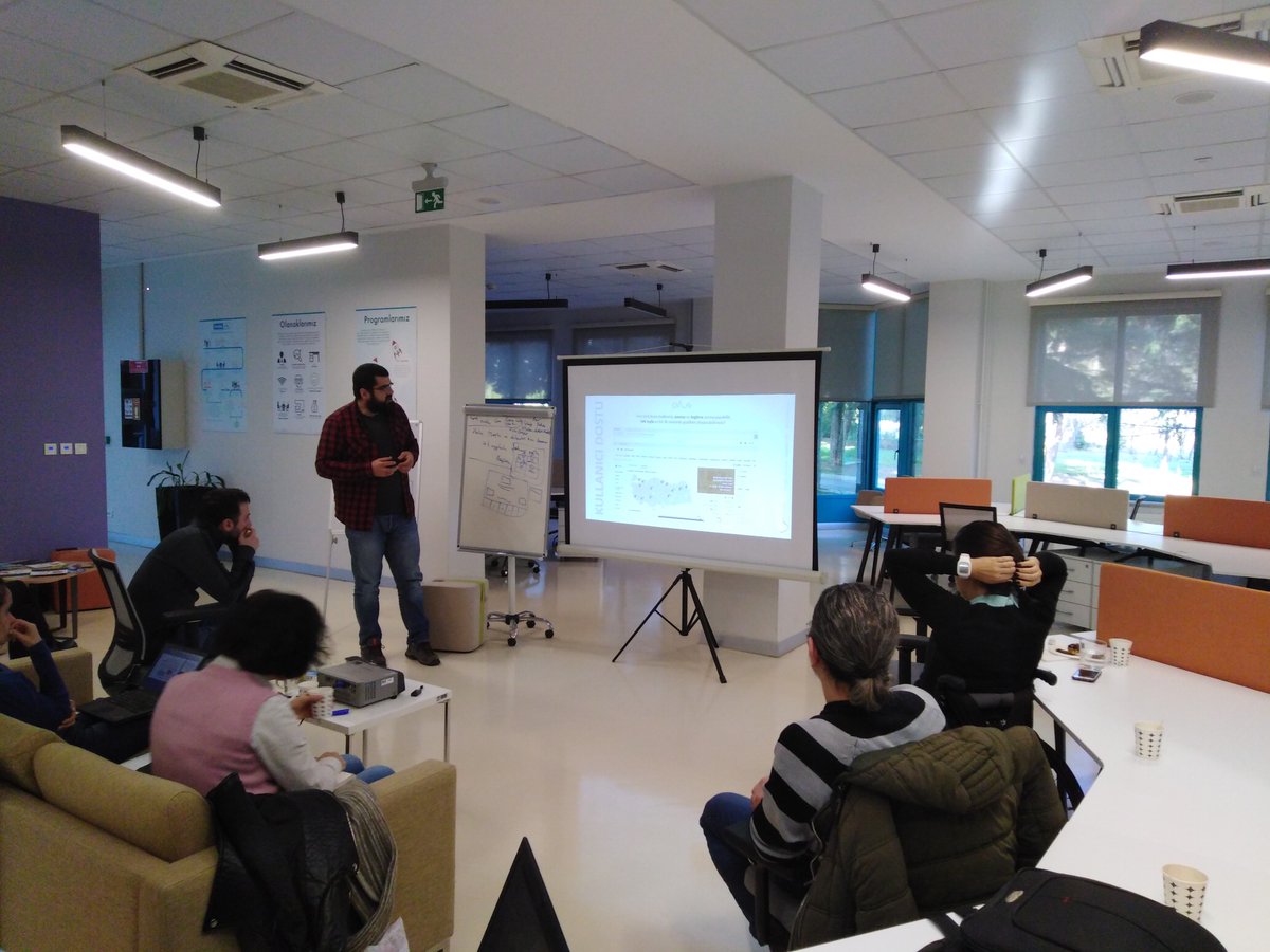 #ŞEHİR #TTHP 4.hafta eğitimlerimizde girişimcimiz @verizonetek çağımızın petrolü büyük verinin nasıl değere dönüştürüleceğini geliştirdiği yenilikçi ürünü ile anlatıyor. 'Dijital İtibarınızı Anlık Olarak Takip Edin' sloganıyla pazara çıkmaya hazırlanıyorlar.<a href="/sehirtto/">ŞEHİR TTO</a> <a href="/incubacity/">incuba.city</a>