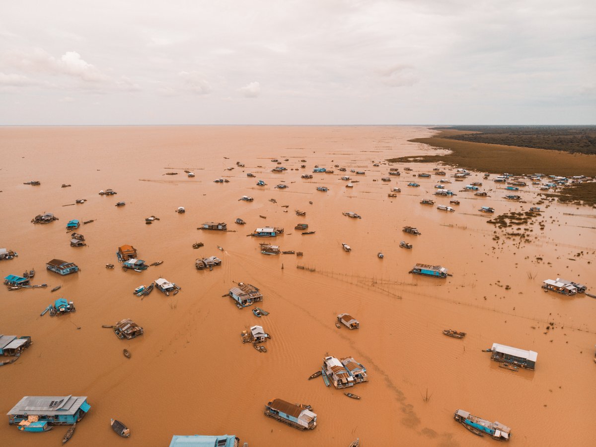 RathiRoam's tweet photo. One of hundreds of floating villages, comprising tens of thousands of families, on the Tonlé Sap River 🛶 
#Cambodia #DJI https://t.co/vFuXx1YSsK