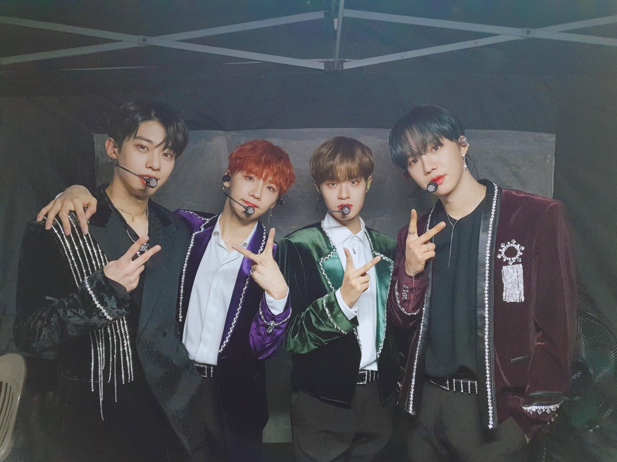 AB6IX's tweet photo. 따뜻한 연말에 브랜뉴뮤직 식구들과 함께한 즐거운 시간🎼 즐거웠던만큼 ABNEW의 마음도 따뜻해졌기를 바랄게요🥰

#AB6IX #에이비식스 #임영민 #전웅 #김동현 #박우진 #이대휘 #브랜뉴뮤직 #BRANDNEWMUSIC https://t.co/YJoFPKnaGt