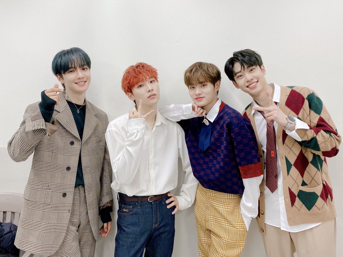 AB6IX's tweet photo. 따뜻한 연말에 브랜뉴뮤직 식구들과 함께한 즐거운 시간🎼 즐거웠던만큼 ABNEW의 마음도 따뜻해졌기를 바랄게요🥰

#AB6IX #에이비식스 #임영민 #전웅 #김동현 #박우진 #이대휘 #브랜뉴뮤직 #BRANDNEWMUSIC https://t.co/YJoFPKnaGt