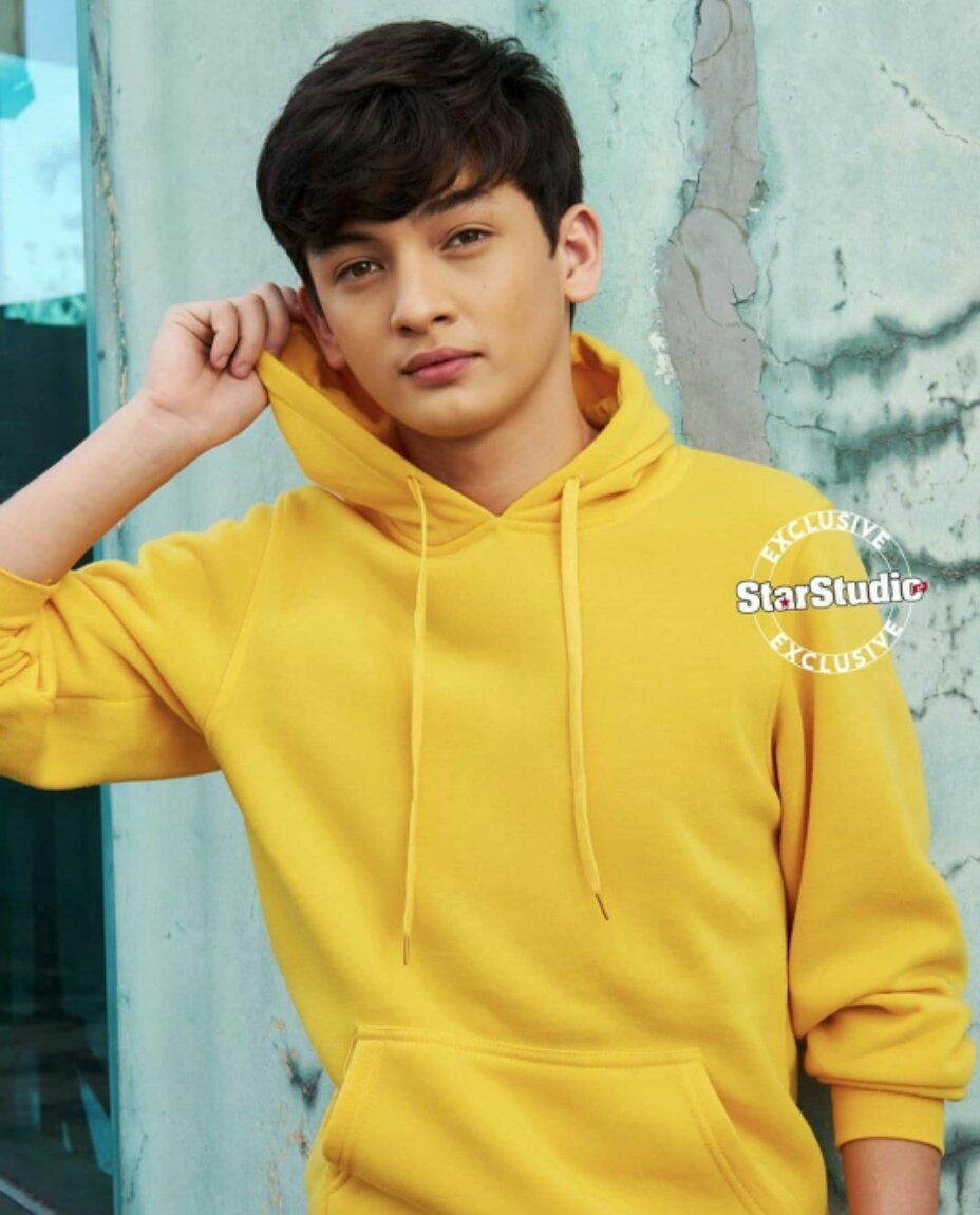 SETHstersOFC's tweet photo. Spotlights on Seth *heart-eyes*

SETHDREA FirstChristmasSpecial https://t.co/Rt4O7QzRzR