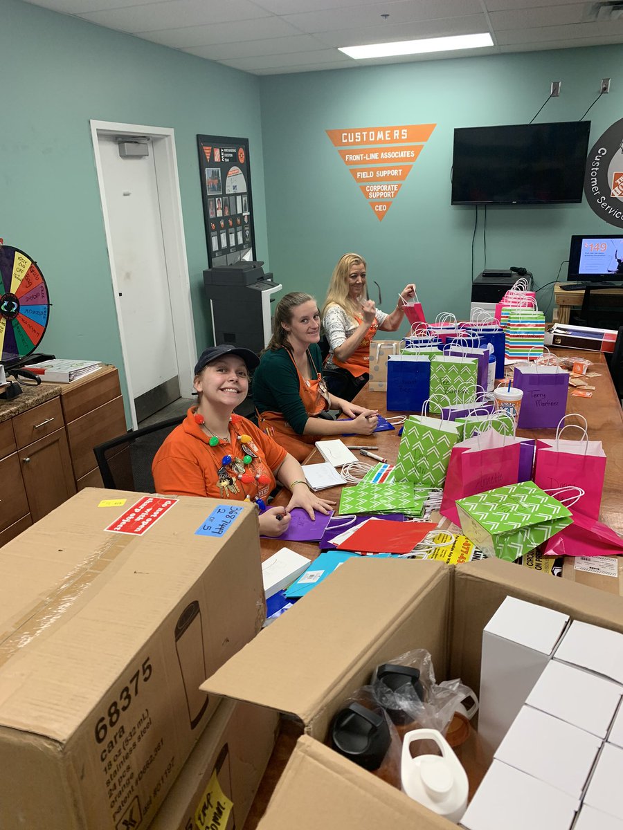 pelli2811's tweet photo. Palatka Christmas Party work shop! Fun. Committee in full effect! Kaelynn, Danielle and Silvia assembling associate gift bags for the Holiday Party this Sunday! #itsturnuptime https://t.co/nT3Uj0nbQM