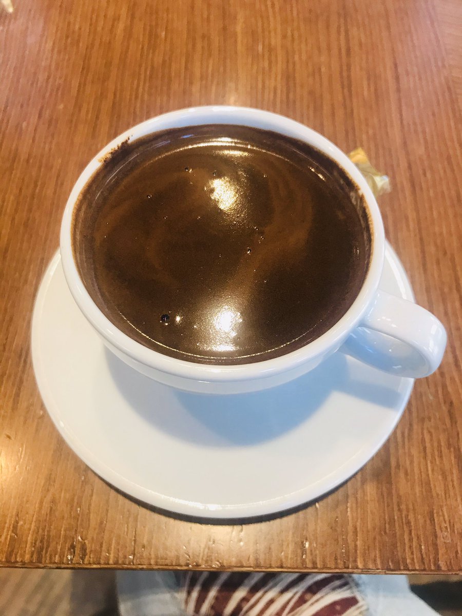 Kendimle kahve içmeye kaçtım. Anlıkları alayım