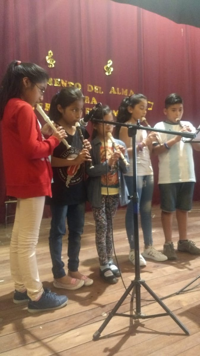 VirginiaGallo69's tweet photo. #FlautistasDeEscMiguelOrtiz 
#ExpresiónEnLenguajeMusical
@GustavoSaenzOK 
@MundoEducativo
@rdibashur 
@artydance23 https://t.co/pwGOlEN1a0