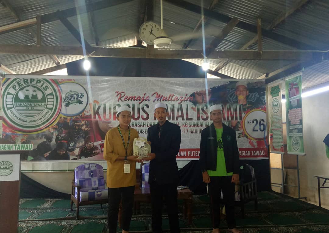 idhamm92's tweet photo. Alhamdulillah. Tahniah Al-Qalam's Team atas pencapaian cemerlang dalam KAMI Ke-26 tahun ini. Semoga terus istiqamah ke arah remaja multazim. Aamiin. Insya-Allah.
#knowledgeispower #champion #daie #brotherhood #memories #KAMI26 #KursusAmalIslami https://t.co/i1mlAbP33c