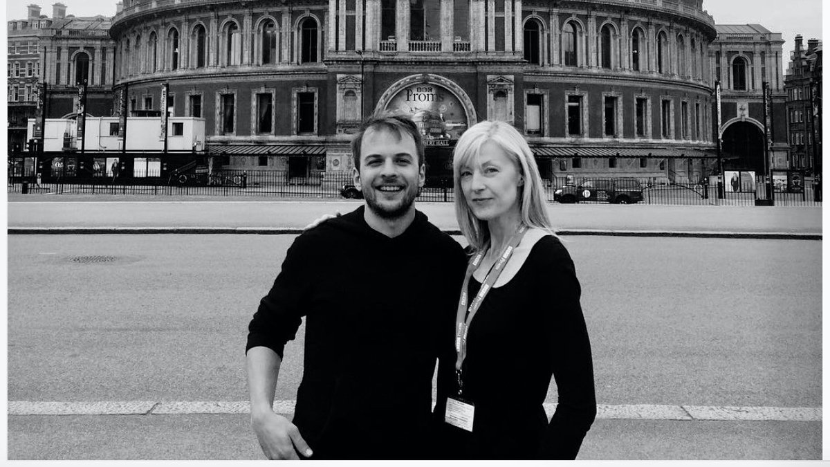 forbruger nyhed vokal maryanne hobbs on X: "Nils Frahm reached-out to share his annual Christmas  Mix of 2019.. bringing some precious peace into our lives.. 🌹 m/a..x  https://t.co/lsq0UNdxus https://t.co/McGhOH8aqH" / X