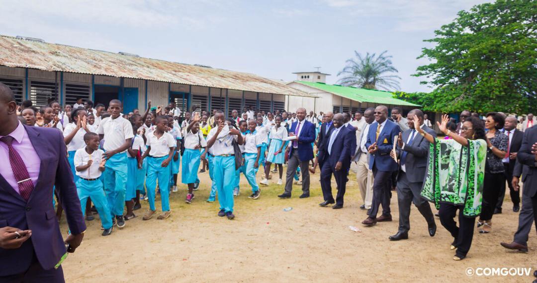 Le ministre de <a href="/EducationGabon/">Ministère de l'Éducation nationale</a>, Pr. <a href="/DaoudaPatrick/">Patrick Mouguiama Daouda</a> , a procédé, ce vendredi 13 décembre, à une série de visites de certains établissements secondaires et professionnels des communes de Libreville, Akanda et Owendo.
#ComGouv 🇬🇦