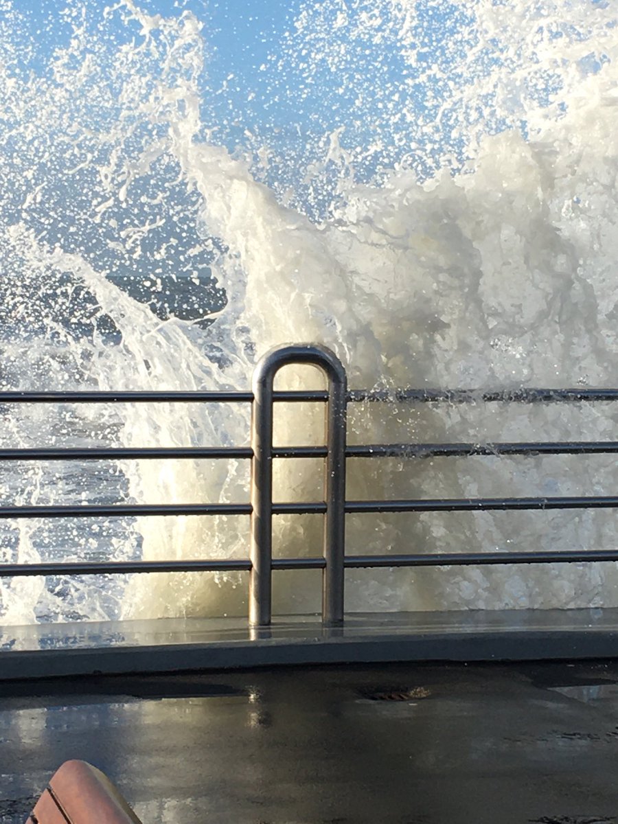 Simquad75's tweet photo. #Sea #Wind #Waves #Versilia #Tuscany https://t.co/58YmIhorpU
