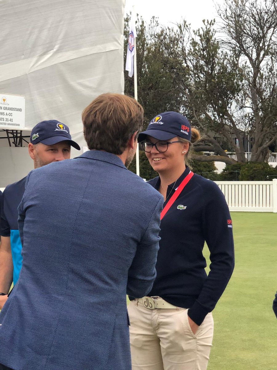 Golfnl's tweet image. Voor @DaphneVHouten zit het avontuur er in Australië op. Met het team van de Internationals won ze @ISPSHanda Disabled Golf Cup op #RoyalMelbourne, in de schaduw van de @PresidentsCup #golf #ngf 
Bekijk en lees meer: golf.nl/nieuws/2019/de…