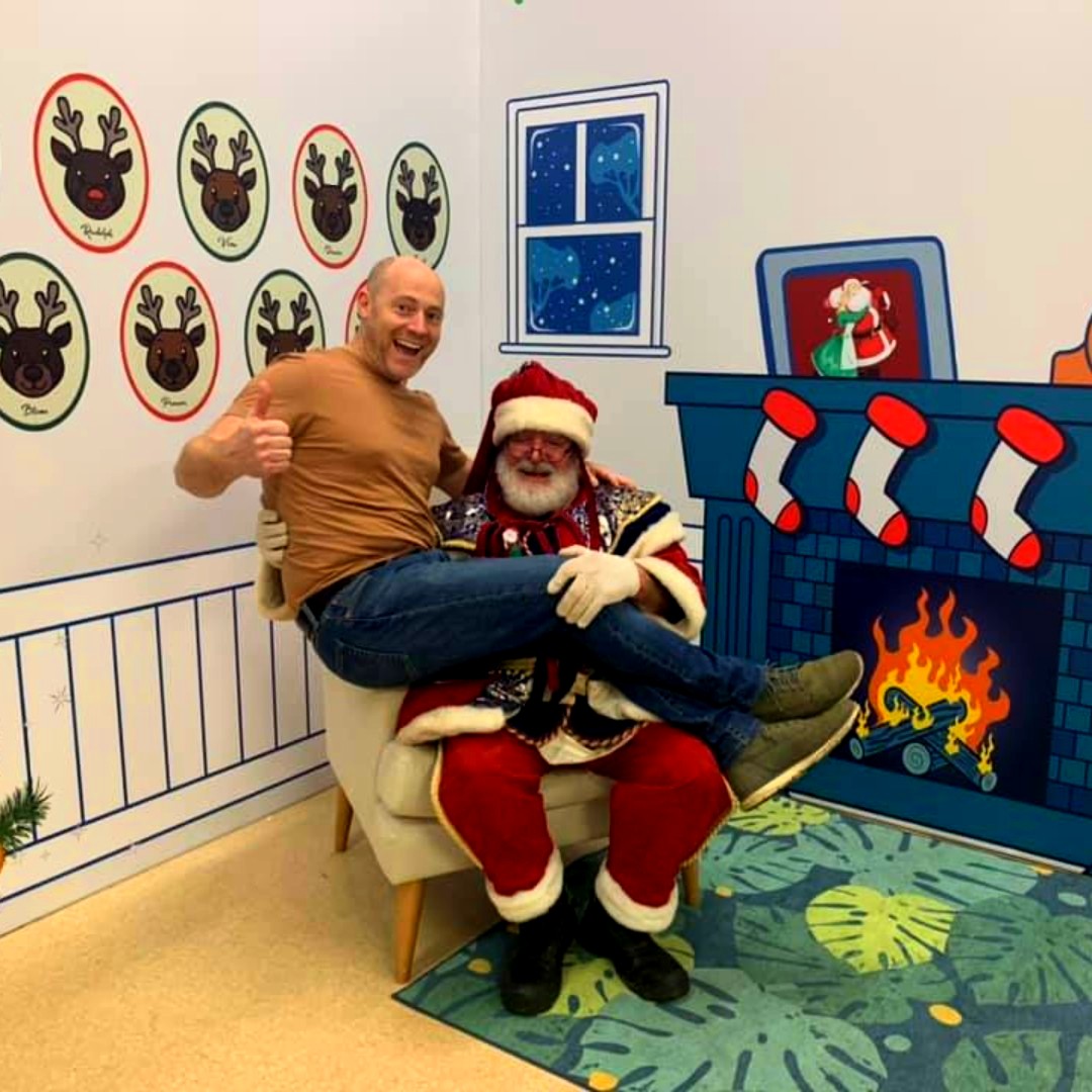 RocketExpo's tweet photo. As promised, here is a photo of our very own Santa's Grotto - complete with our Head Elf living the dream meeting the real Father Christmas!

#Day14 #HeadElf #SantasGrotto #ChristmasCountdown #BigKid #SchoolProject #Seamless #Rocketeers #🚀

(Credit to https://t.co/Lxj8ADUQCL) https://t.co/Rp3a4muiSY