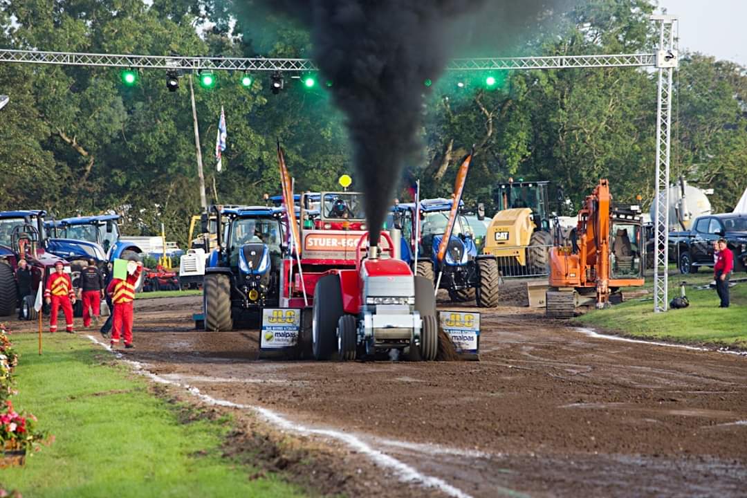 nwtpc's tweet photo. Heading for a full pull #GtEcc #tractorpulling #prostock #horsepower #letsgrowpulling https://t.co/wfYwqBeEgp