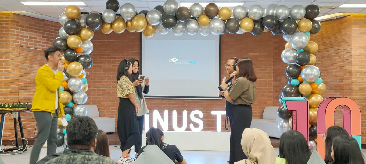 BinusTV's tweet photo. Smart viewers, para hadirin dari #BINUSTV benar-benar antusias mengikuti acara melalui berbagai permainan menarik untuk mencairkan suasana nich.
Pengen tahu lebih?

Ikuti terus keseruannya di #Gathering #BINUSTVSatuDekade #10thAnniversary @BINUS_UNIV ya!
https://t.co/xk6kC6yCKi https://t.co/iUMWgXYzWU