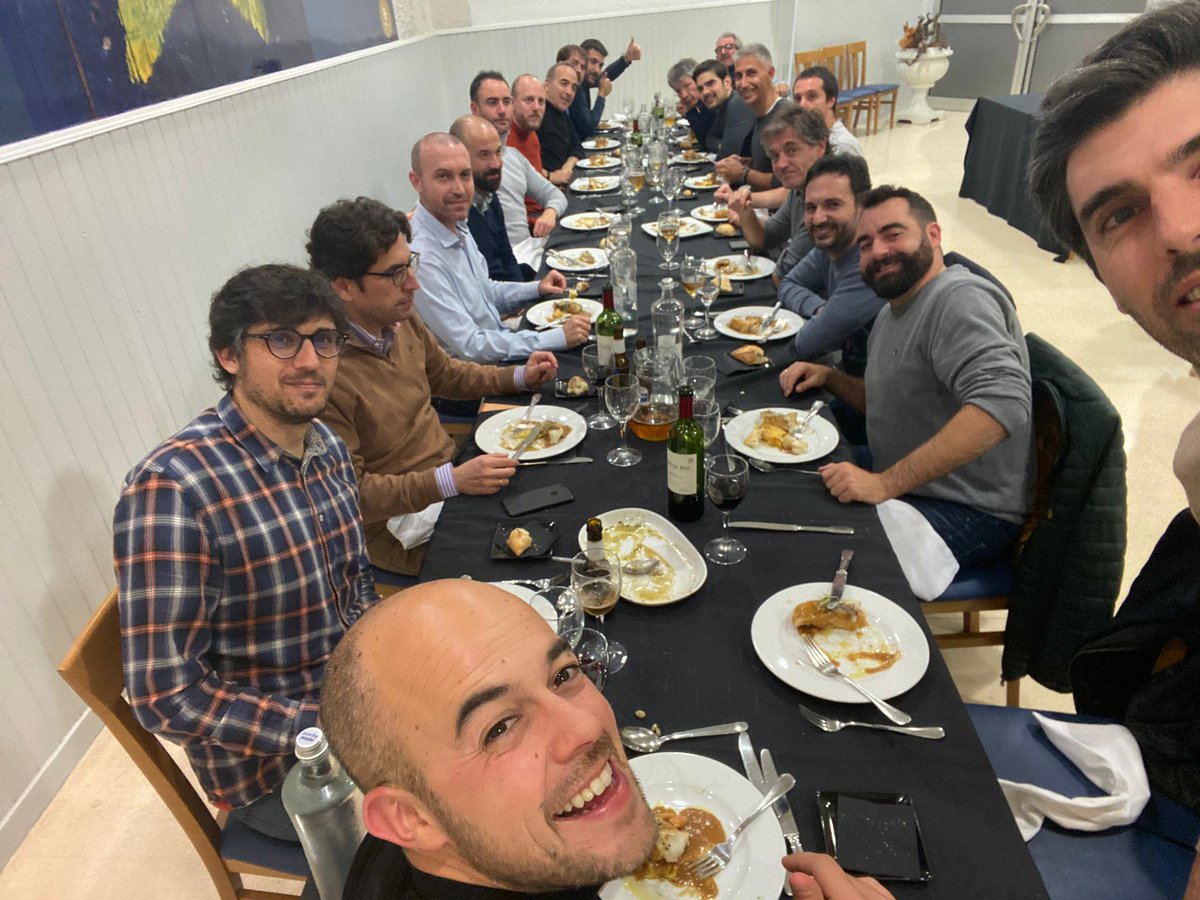 aacf_cante's tweet photo. Terminamos año.
2019 nos ha dejado grandes y épicas victorias, pero lo importante es que, aún sin ellas, seguimos siendo una FAMILIA.
#Futbol #Arquitectura #Alicante
#CenaNavideña #Familia #equipo https://t.co/kchD3EFQJd
