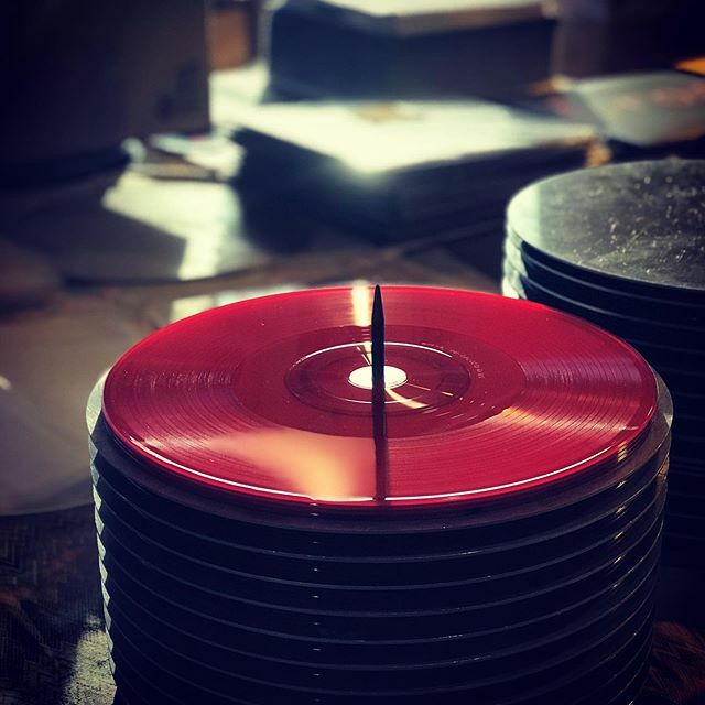 nordsorecords's tweet photo. Christmas Record - A-side only, blank B-side 100 pcs. in red.
.
.
.
.

#vinyl #records #vinylcollector #vinylcollection #turntable #myvinylcollection #instavinyl #vinylporn #33rpm #nowspinning #recordcollector #vinyladdict #vinyladdiction #vinyljunkie #v… https://t.co/mN78W5jkVg https://t.co/nRUroObEiA