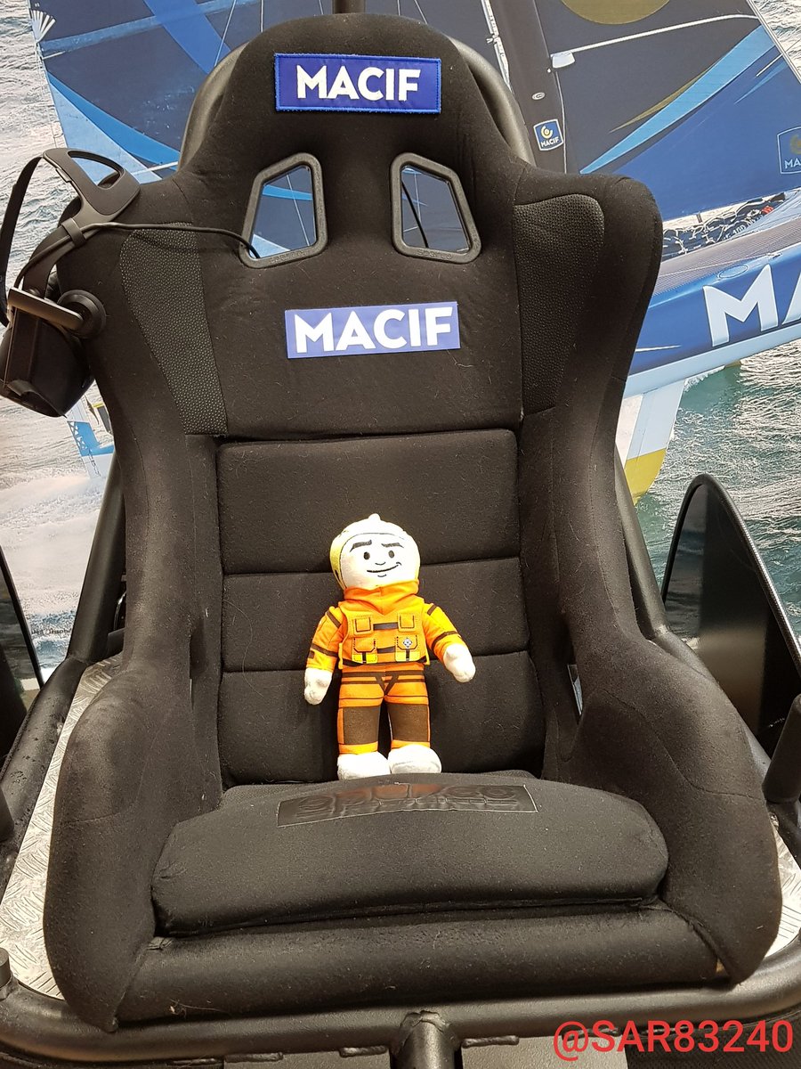 #Mitch la mascotte des #SauveteursEnMer de la #SNSM dans le simulateur du #TrimaranMacif sur le stand du #GroupeMacif au #Nautic2019.
Les sensations sont proches de celle d'une vedette de sauvetage par mer formée !
#NotAfterLunch