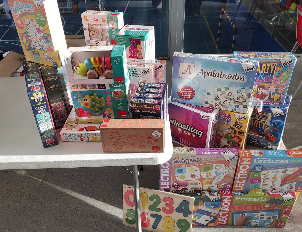 CistellaS's tweet photo. Ja han passat els Reis Mags pel #CistellaSolidària11 🤴🎁

Vine al Pavelló de la Mar Bella i fes-te amb algún dels magnífics productes de #DisetJoguines! 🧸

També pots col•laborar aportant el teu granet de sorra a
https://t.co/CmkrGftWuw https://t.co/vUfG0XqKTi