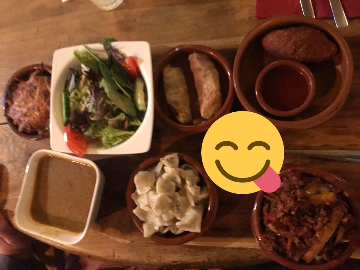 Grrr トルコ料理といえば ファーストフードのケバブが思い浮かぶが 昨日はトルコ料理レストランへ 私はナスとひき肉とチーズのオーブン焼き カルヌヤルク をチョイス これが激ウマ 隣のトマトとご飯もうまかった さすが世界3大料理 トルコ料理は