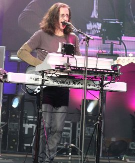 MusicMan1730's tweet photo. @SonnyVonDutch @RushFamTourneys @RushFanCast @rushchic45 @2112_YYZ @sassyd16 @DannieD2112 @SashaChocolat69 @vivien2112 @MyLittleRascal8 @LYONNESSE9 @HumbleAnthem @geddysmullet @Racer24 @geddy1001 @Anagram2112 @Rawtopia @RamiroResendez @Gman1424 #TGeddyIF Great picture of Geddy! #BBBoB
Thanks Sonny! Cheers to you and to the #RushFamily! https://t.co/ok0RxliU3O