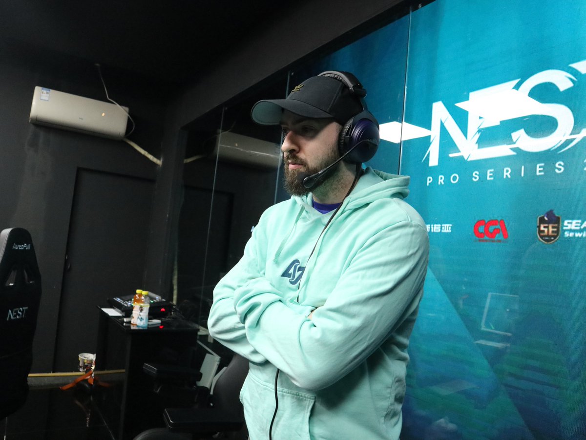 Stephan "vEz" Vezina is an indispensable role of @clgaming 

vEz mentioned he felt there is an invisible wall between male and female players in esports.
But CLG Red is breaking this invisible wall.

Join us and cheer for the players.
Stream:
twitch.tv/ucc_csgo_en