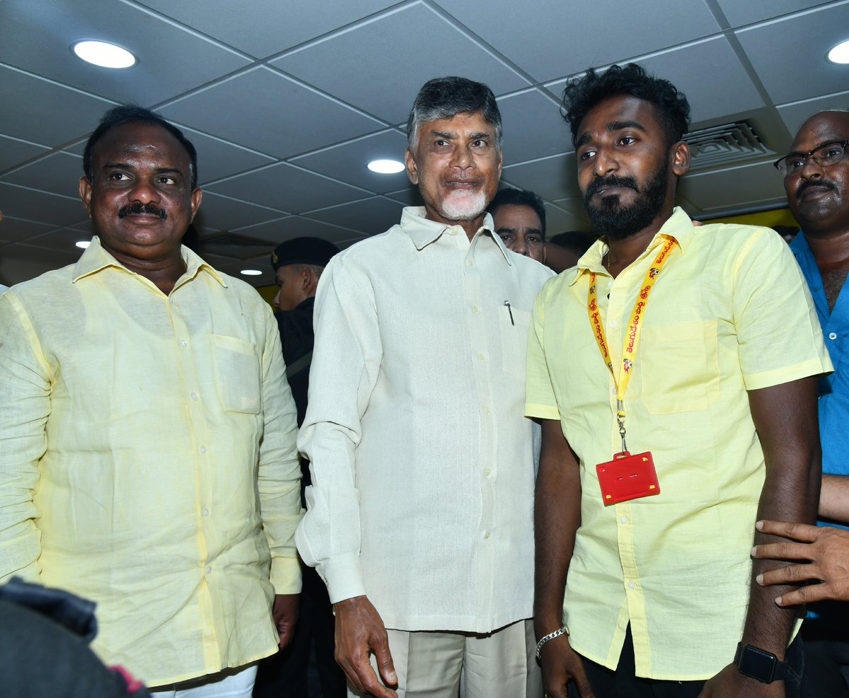 rambuddiyadav's tweet photo. @CBN SIR &amp;MY BOSS https://t.co/yNEqmwqpUG
