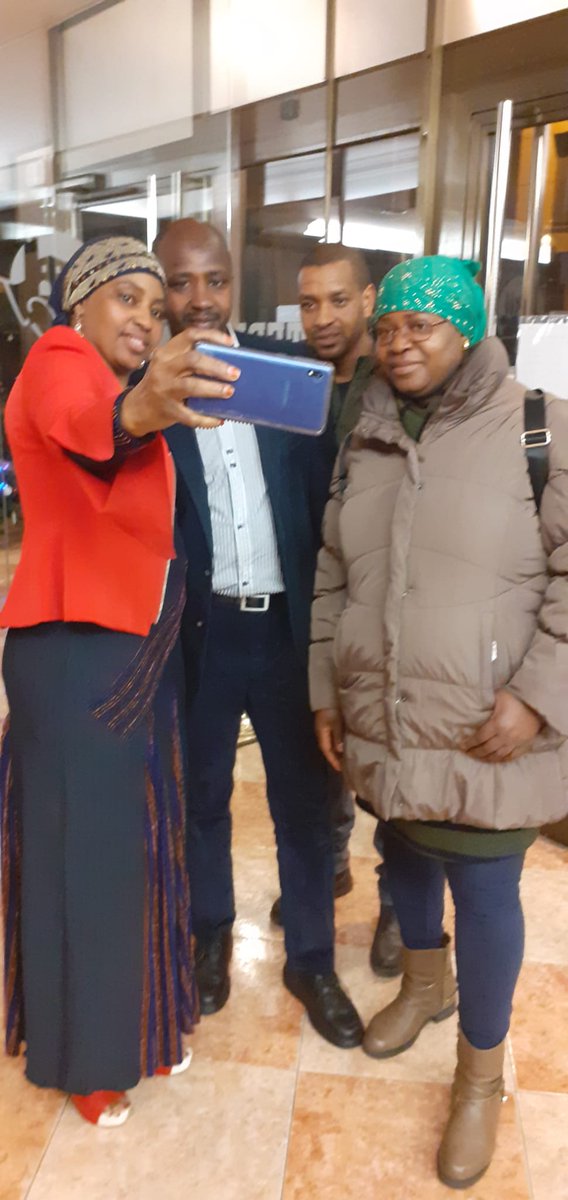 Je suis avec la présidente de l'association des femmes guinéenne dans un district de Lerida, #Catalogne pour l'enrôlement des guinéens pour les élections législatives