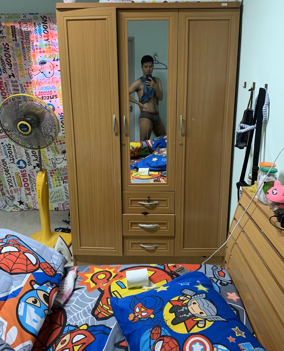panu_to's tweet photo. ซิคแพคยังไม่มี มองข้ามไปก่อน 🤨 https://t.co/w1TDfzyiCN