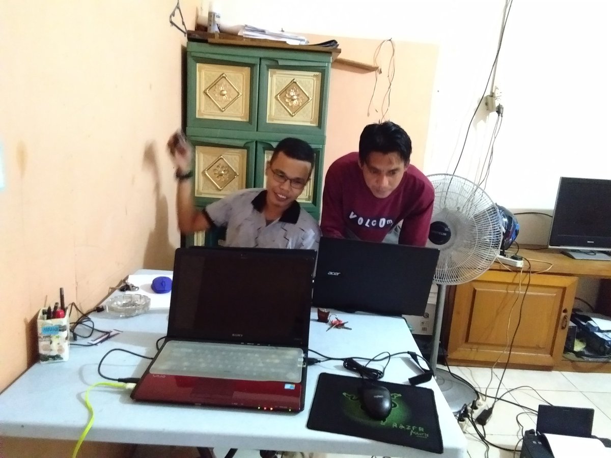 hardynata_hm's tweet photo. #MembangunDenganData
Kegiatan diakhir pekan tetap menjalan tugas dan tanggungjawab bersama kawan2 yg tetap kompak
#Sipede
#TppiRiau
#TppiKepMeranti
@jokowi @halimiskandarnu @DodiShawana @adi_turyanto @waksuai123 @Ambari_arch @abdiyusri https://t.co/rvDA5LAXLV