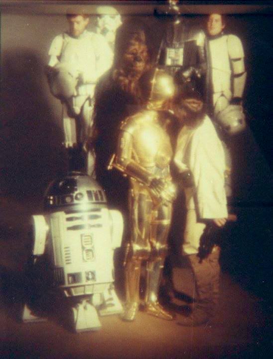 ponygal1986's tweet image. What going on here @HamillHimself ???
Especially in the third picture???
😘