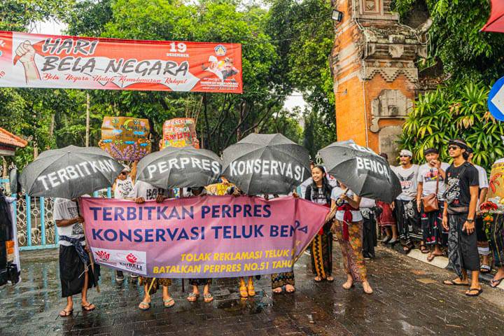 WALHIBali's tweet photo. #TolakReklamasiTelukBenoa #BatalkanPerpresNo51Th2014 #TerbitkanPerpresKonservasiTelukBenoa #ForBALI #WalhiBali #FoE #FoeIndonesia https://t.co/RdeJKPG9zB