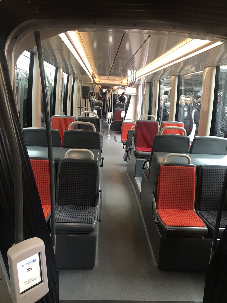 Un jour important pour #Transilien, un jour de fierté,avec l’ouverture du tram-train 4 entre Clichy et Montfermeil.Attendu avec impatience par les riverains &amp; communes,le T4 relie les territoires entre eux, donnant accès + facilement aux services de soins, d’emplois,de formations