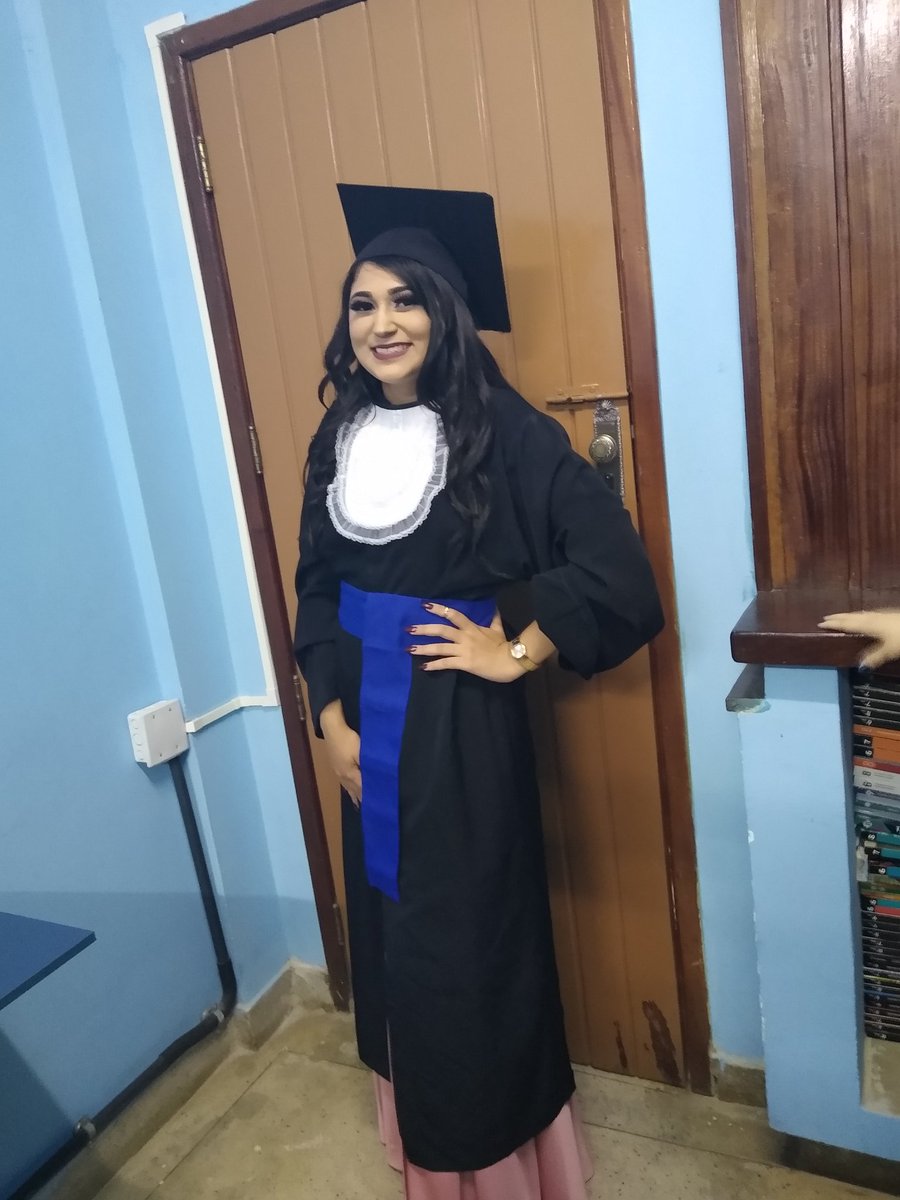 Bruna_Fe24's tweet photo. Oficialmente formada 🎓❤️ https://t.co/kmVRcGwPcN