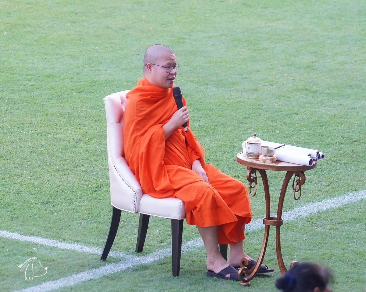 MimiPPPope1's tweet photo. อย่าให้ราคาคนที่ไม่รู้จักเราดีพอ คำตอบท่าน ว. ถึงคำถาม การโดนกลั่นแกล้งและแรงกดดันจากการทำงาน

ชอบมาก สั้นๆแต่จำไว้ในใจ พี่โป๊ปพูดเสริมอีกว่า เห็นข่าวพี่มั้ย มันหนักหนาสำหรับพี่ แต่พี่ปล่อยวาง ขอให้เราทำดีต่อไป แล้วเดี๋ยวมันก็ผ่านไป 

ดีใจที่ได้มาฟังอะไรดีๆแบบนี้
#ก่อการดีปี2 https://t.co/j8OkKRYDGz