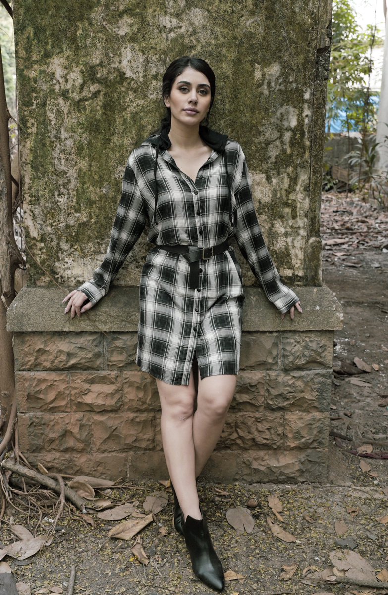 LeeCooperIn's tweet photo. Starting a new fan-club for #WarinaHussain’s #StandOut shirt-dress look! To create your own look, visit: https://t.co/yM4KrVRpkw, participate in our #StandOut contest, and stand a chance to win merch worth INR 5K! #MasterOfDenim https://t.co/jjEzSJ3rhi