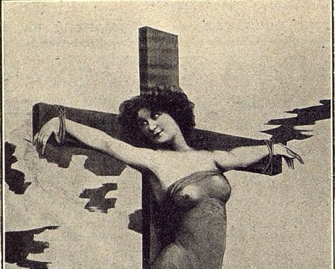 Biblim's tweet photo. Elena de Lonchamps au Casino de #Limoges en 1908. On n'osera pas dire que le #limousin manque de #glamour #femmes https://t.co/POfyzKVokV https://t.co/nErmgGJO0E