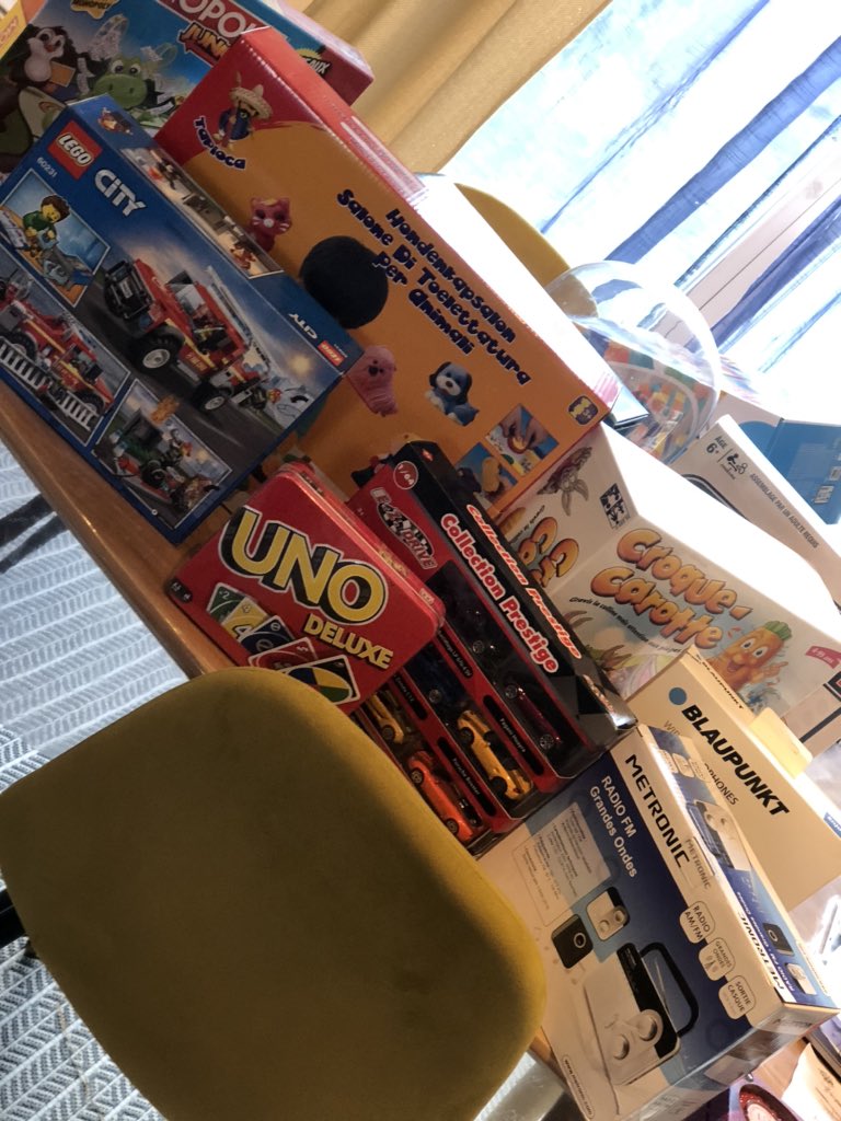 merci à l association <a href="/AAuteuilQuillan/">Maison d'Enfants2021</a> pour tous ces cadeaux pour nos loustics 🥰🥰🥰🤩🤩🤩🤩👏🏻👏🏻👏🏻👏🏻<a href="/CambonCedric/">Cedric Cambon</a> <a href="/jijicamb/">jihane cambon</a>