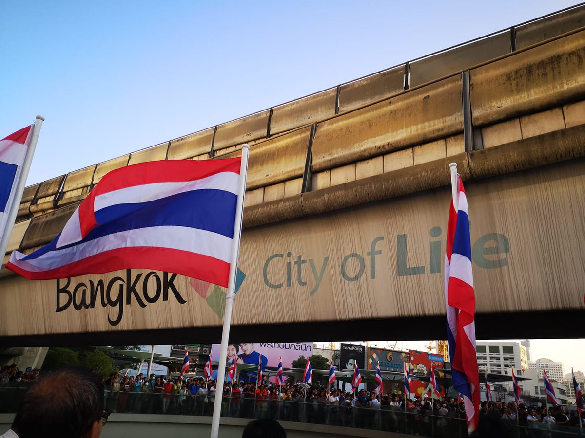 ควรมิควรแล้วแต่จะโปรด tweet media