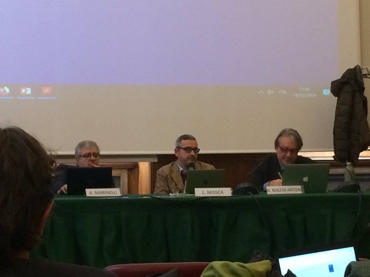 rossellarega's tweet photo. L’ambivalenza degli algoritmi, la centralità che assumono i contenuti d’odio, la disinformazione. Tutti temi di grande interesse al centro di questa tavola rotonda finale del bel convegno #compol19 con @loremosc @gba_mm @albmarinelli @arturodicorinto @GPMazzoleni https://t.co/hYHlyL8SBL