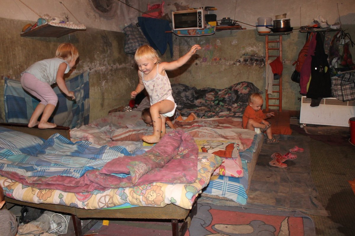 Дети донбасса в подвале. Дети Донбасса в бомбоубежище.