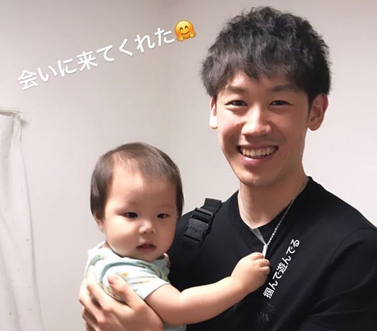 ちょり 可愛い人が可愛いちっちゃい子 抱っこしてるすき 石川祐希 バレー 男バレ 日本代表 男バレ 可愛い同士 国宝級イケメン