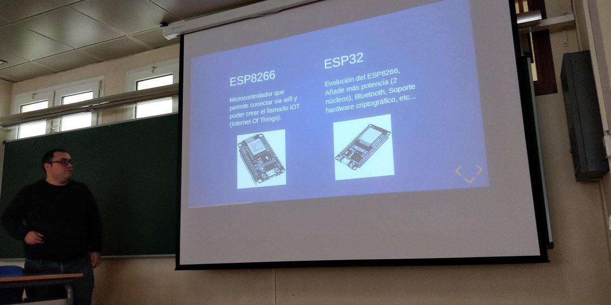 yeswetech_org's tweet photo. .@zerasul nos hace una introducción a micropython con los microchip ESPXX. #PyDayGRX2019 https://t.co/dc0LkuInft
