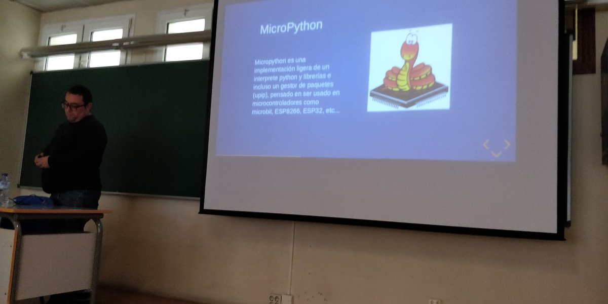 yeswetech_org's tweet photo. .@zerasul nos hace una introducción a micropython con los microchip ESPXX. #PyDayGRX2019 https://t.co/dc0LkuInft
