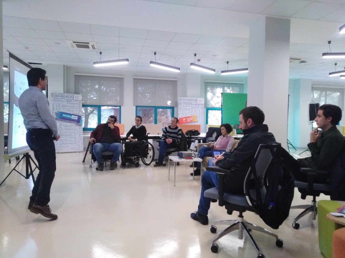 #ŞEHİR #TTHP 4. Hafta eğitimlerimizde ''Yatırımcı Sunumu'' konusunda çalışıyoruz, girişimcimiz #MEDIBOOK sahnede. Dijitalleşme teknolojisiyle Sağlık Hizmetlerini dönüştüren ve yenilikçi bir ürün geliştiren girişimcimizin hedefi yurtdışı pazara açılmak.<a href="/sehirtto/">ŞEHİR TTO</a> <a href="/incubacity/">incuba.city</a> #Maven