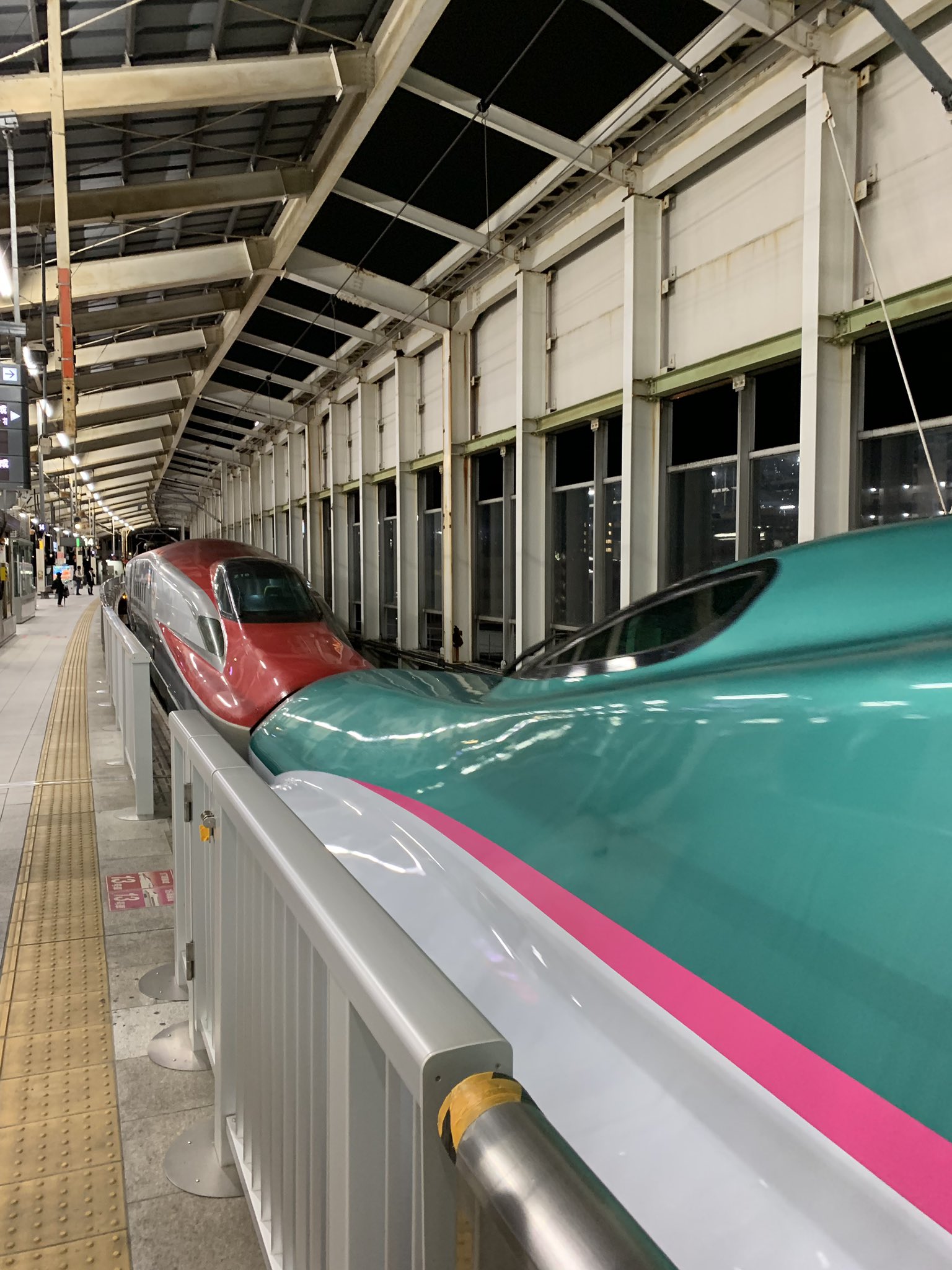 かがやくごったん 仙台19 17始発やまびこ2号に乗車 E5系 E6系の17両編成 車内はガラガラである 明日まで限定 やまびこ なすの自由席片道きっぷを利用 大宮で前途放棄するけど それでも安い やまびこ2号担当車掌 E5系側は盛岡新幹線運輸区